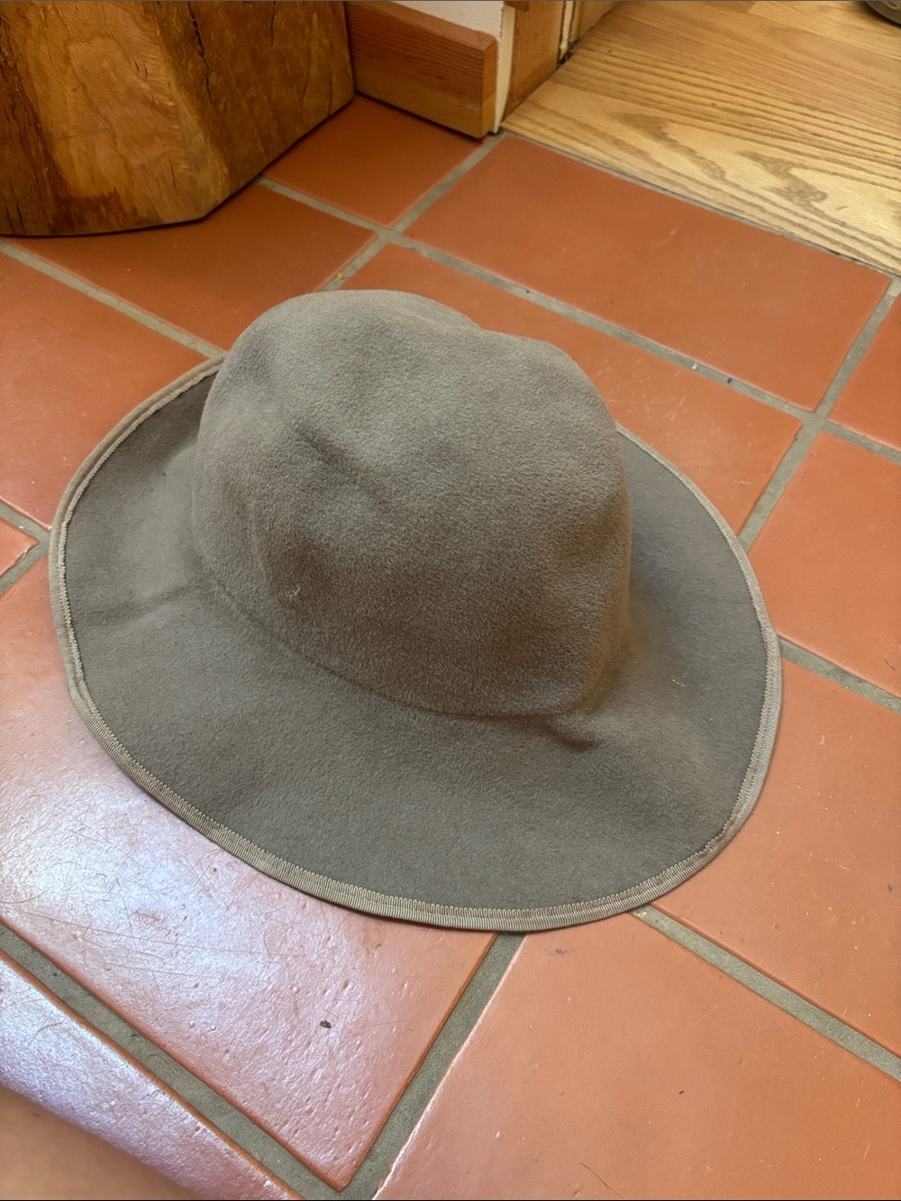 Women’s  Brown Felt Wide-Brim Hat